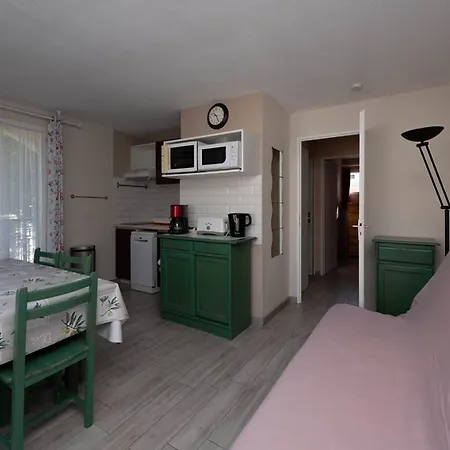 T2 Avec Terrasse, Piscine Et Parking, Proche - Fr-1-803-93 * Le Lavandou