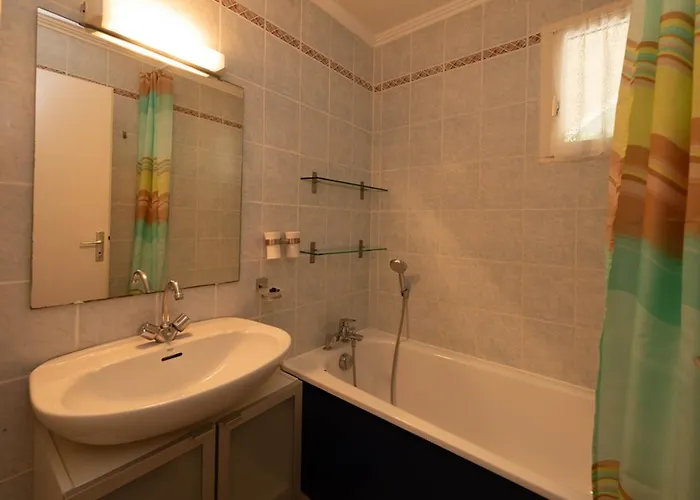 T2 Avec Piscine Et Parking, 700m Plage, 4-6 Pers. - Fr-1-803-93 Lägenhet Le Lavandou